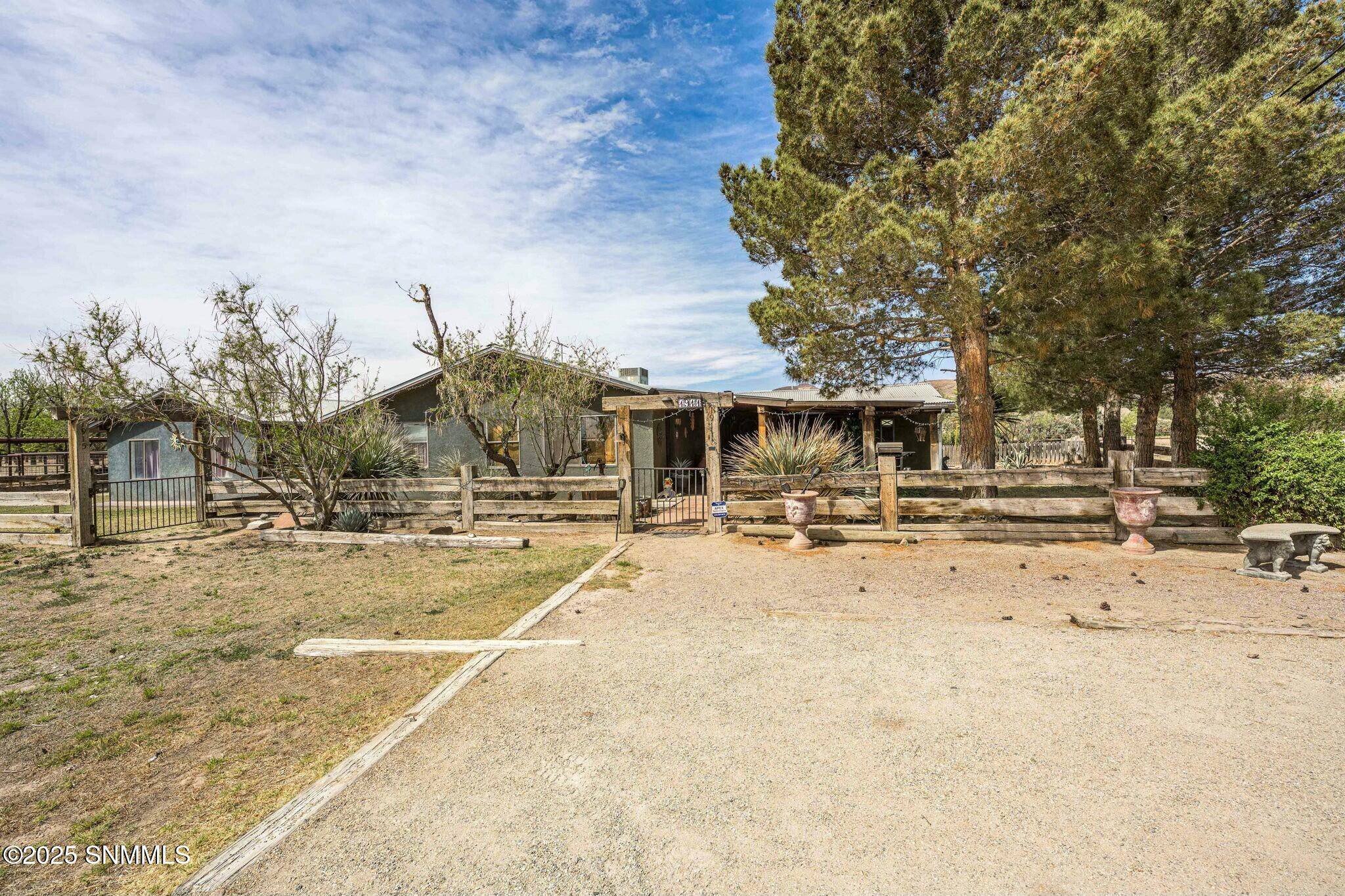 Las Cruces, NM 88007,1911 Trails End RD