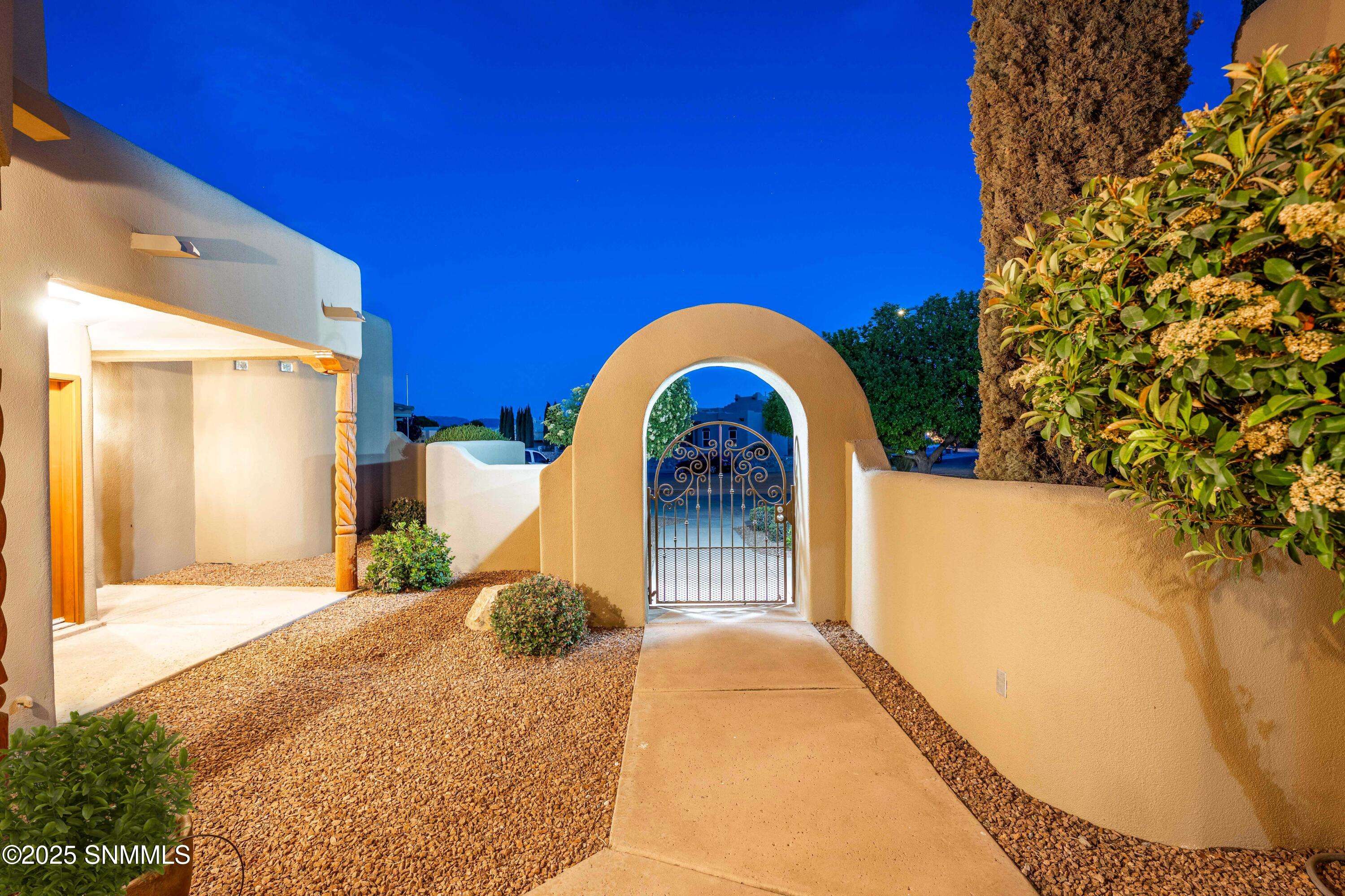 Las Cruces, NM 88011,3537 Cave Creek Manor