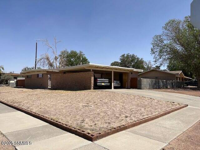Las Cruces, NM 88001,2640 Desert DR