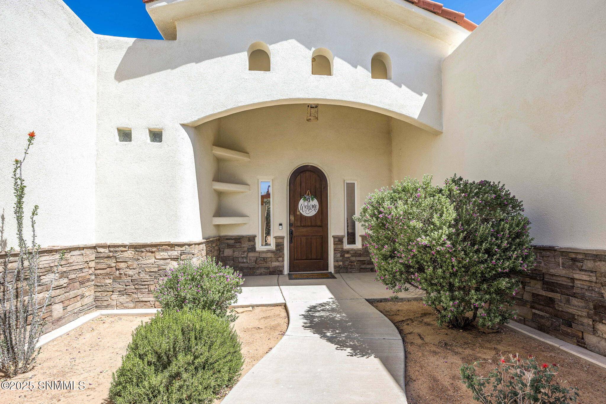 Las Cruces, NM 88007,151 Red Deer CT