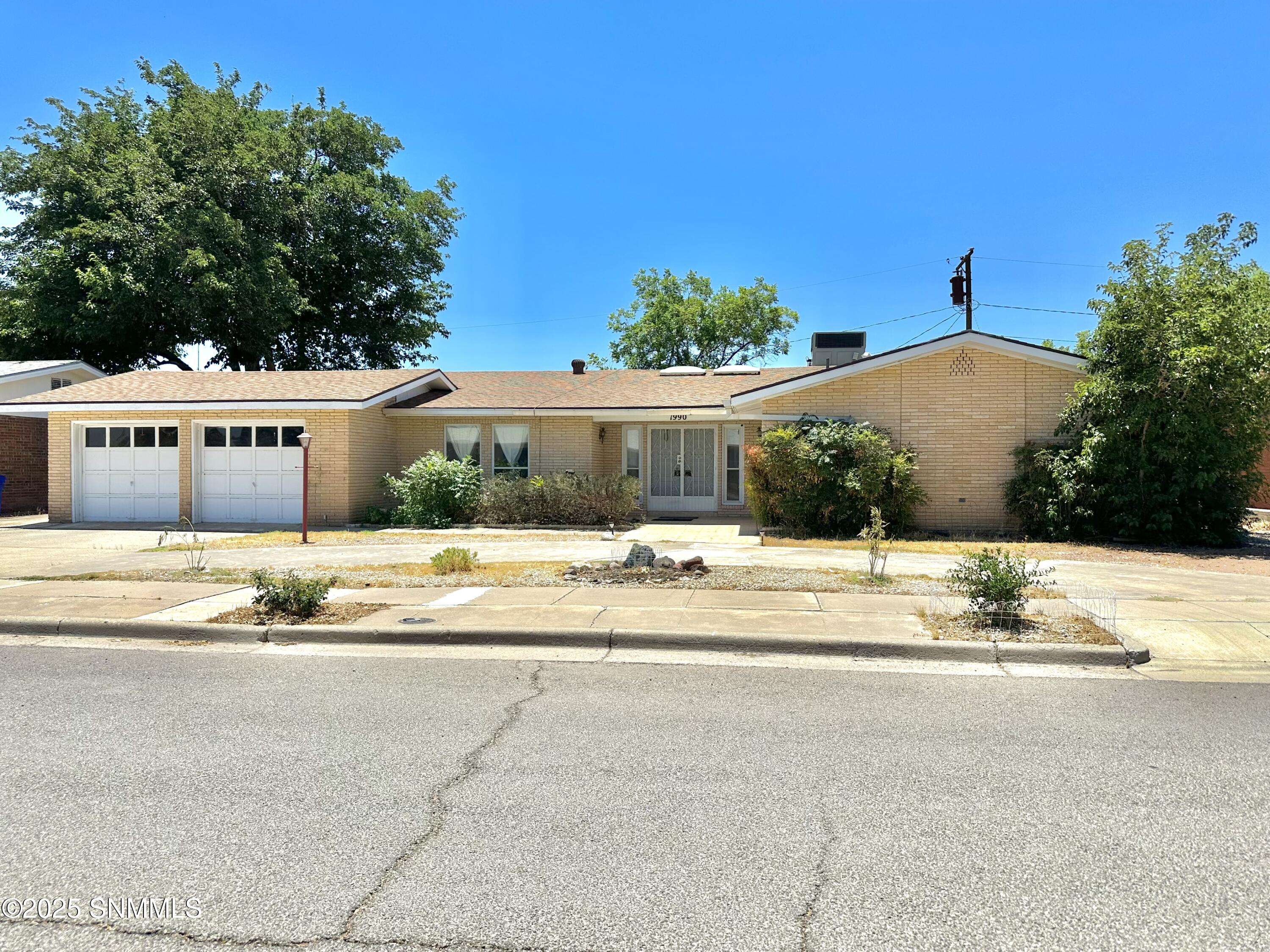 Las Cruces, NM 88005,1990 Cresent DR