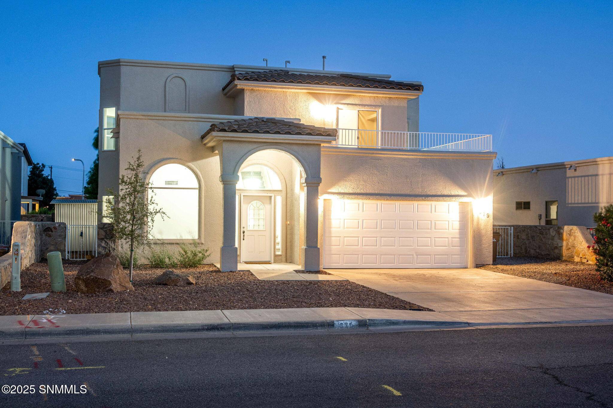 Las Cruces, NM 88007,979 Flora Vista DR