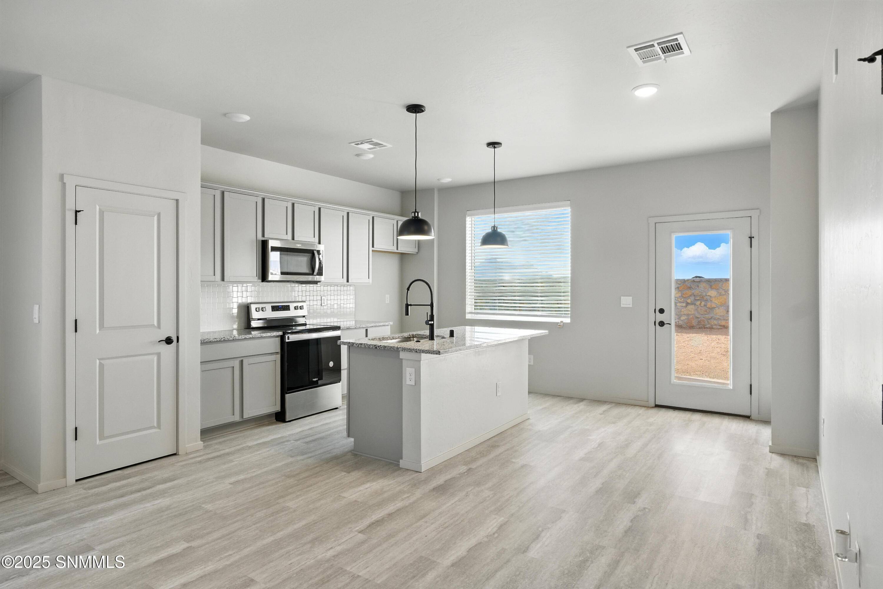 Las Cruces, NM 88012,3061 Gladstone ST