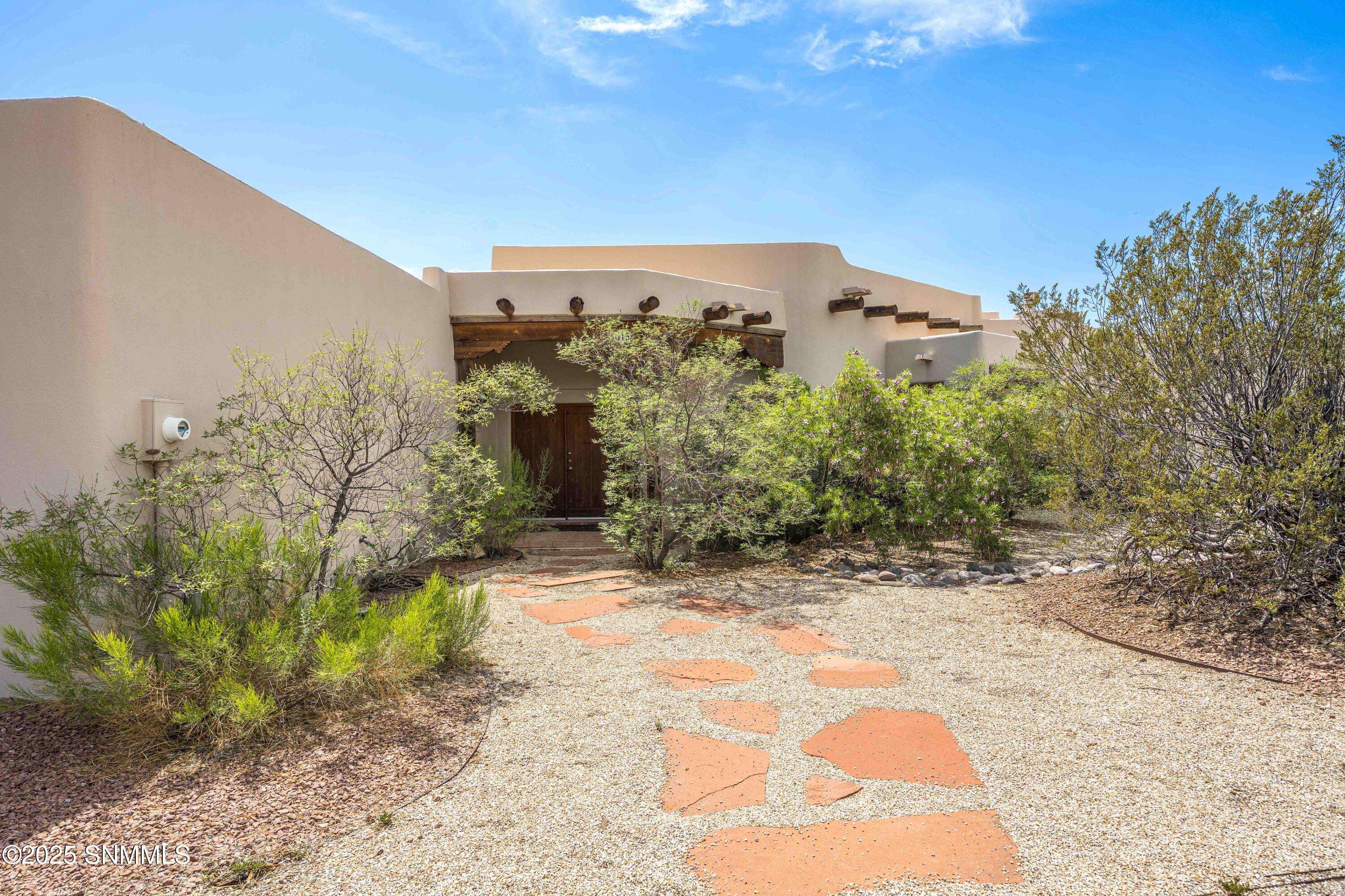 Las Cruces, NM 88011,5015 Creosote Run RD