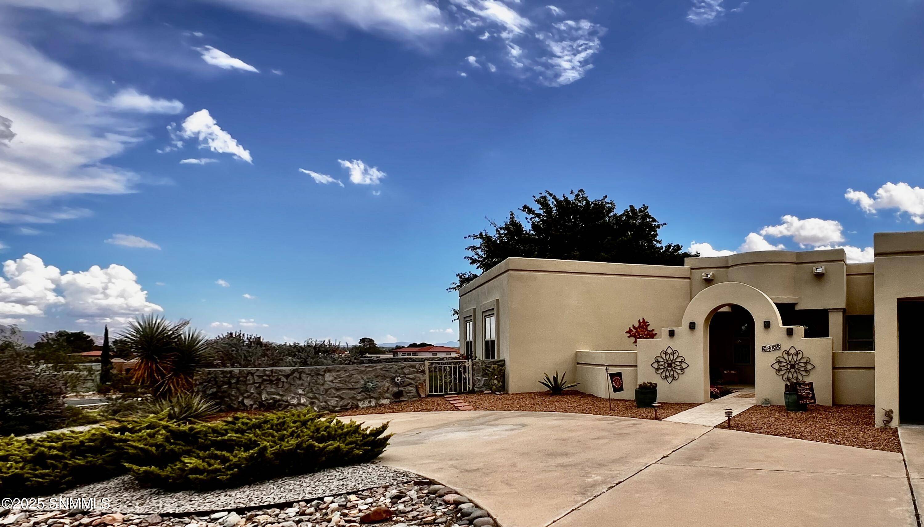 Las Cruces, NM 88007,6735 Via Campestre