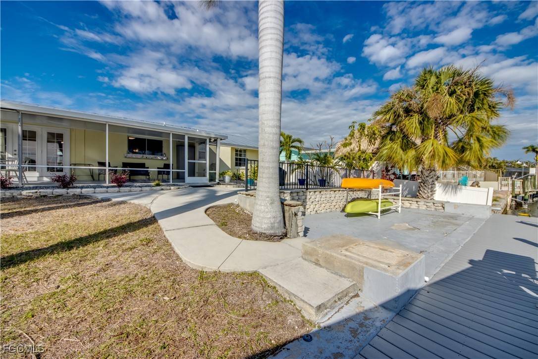 Matlacha Isles, FL 33991,12262 Boat Shell DR