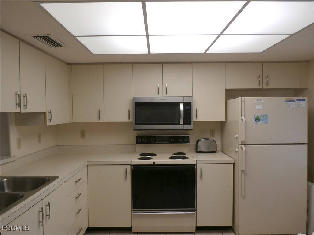 Fort Myers, FL 33908,11300 Caravel CIR #210