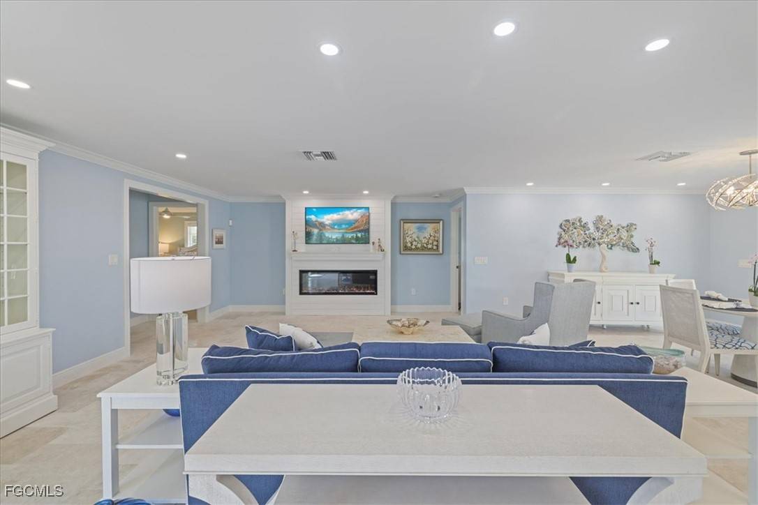 Fort Myers Beach, FL 33931,221 Albatross ST