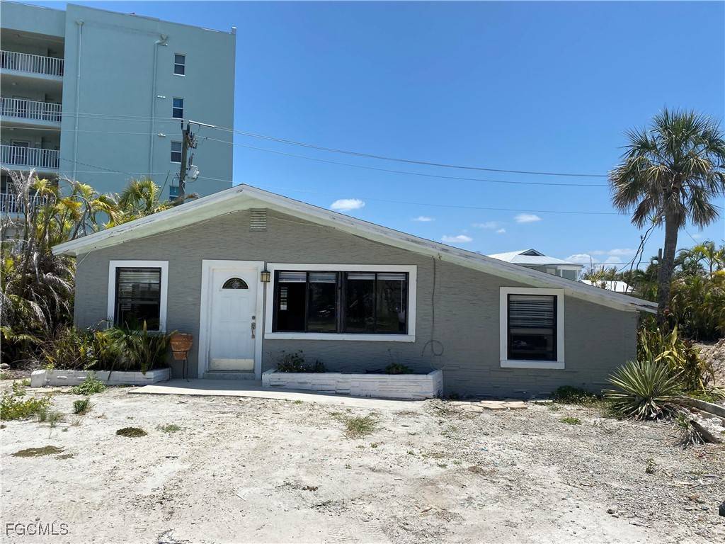 Fort Myers Beach, FL 33931,280 Fairweather LN