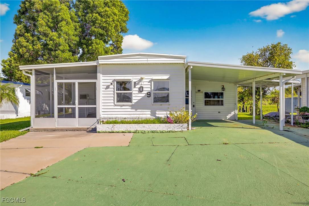 North Fort Myers, FL 33917,109 Conestoga TRL