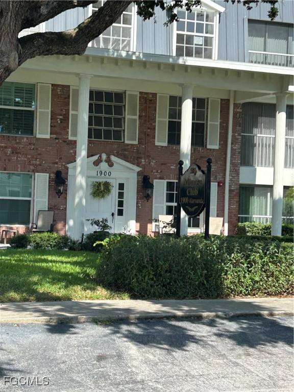 Naples, FL 34102,1900 Alamanda DR #205