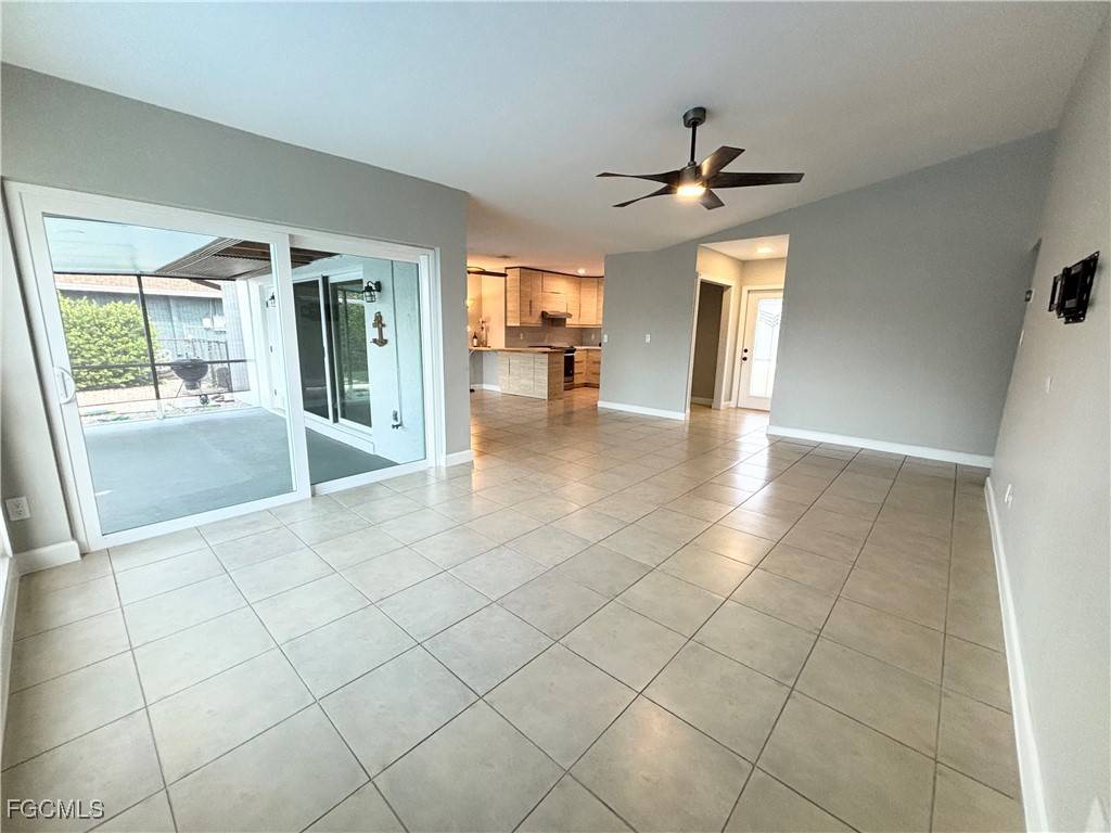 North Fort Myers, FL 33903,947 Jolly RD