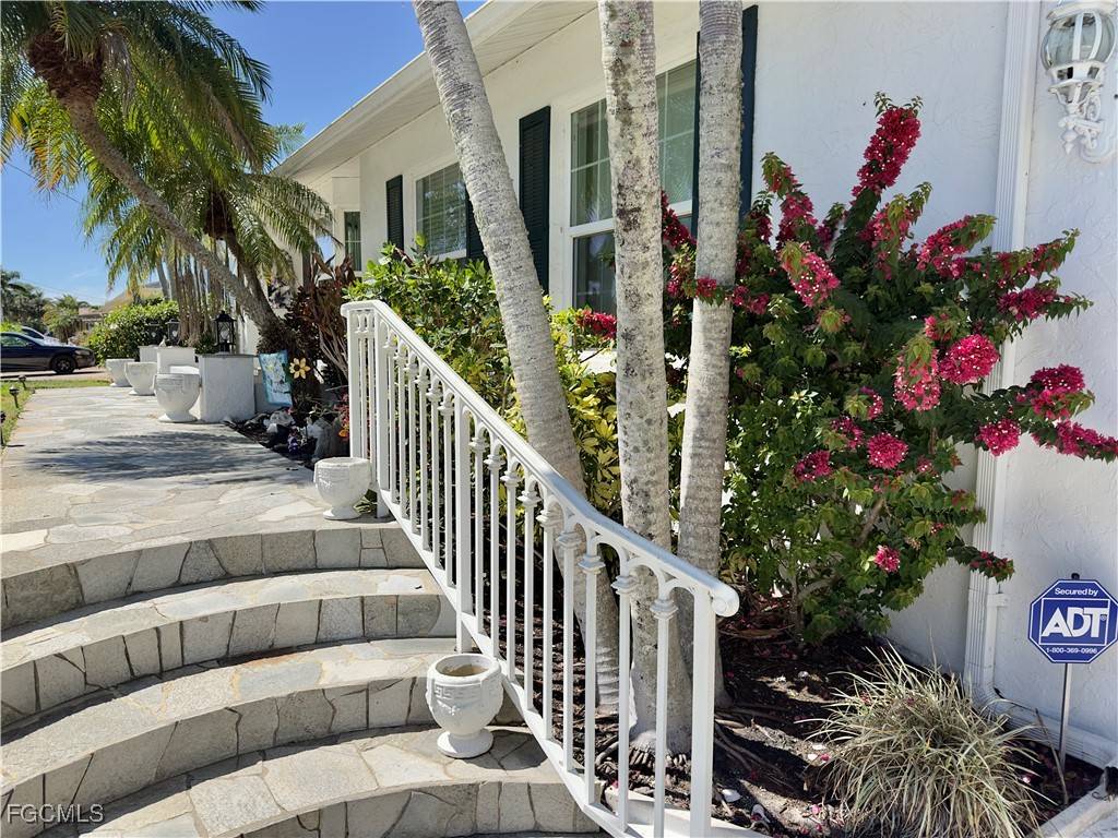 North Fort Myers, FL 33917,2215 Channel WAY