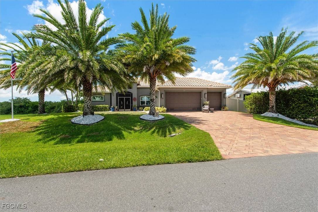 North Fort Myers, FL 33917,2157 Club House RD
