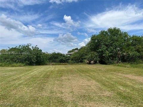 Moore Haven, FL 33471,932 Meyerchick DR