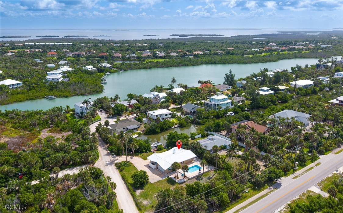 Sanibel, FL 33957,5885 Pine Tree DR