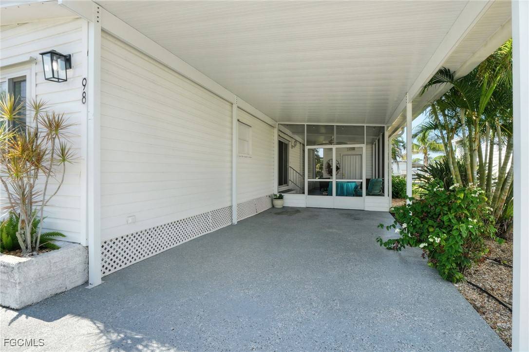 North Fort Myers, FL 33917,5672 Captain John Smith LOOP