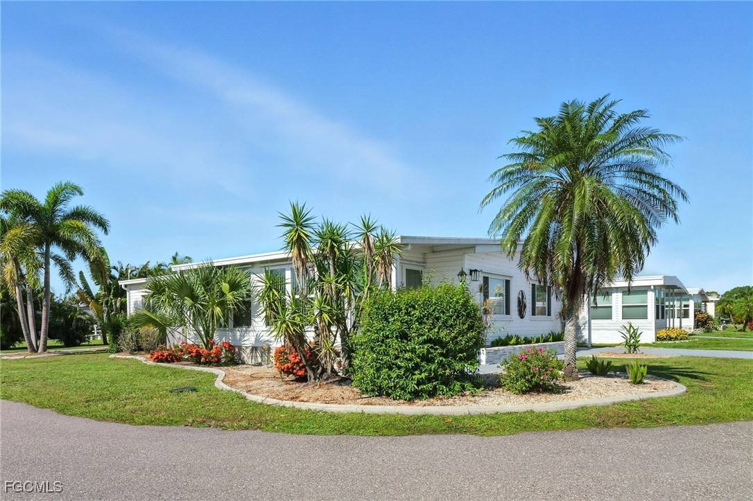 North Fort Myers, FL 33917,5672 Captain John Smith LOOP