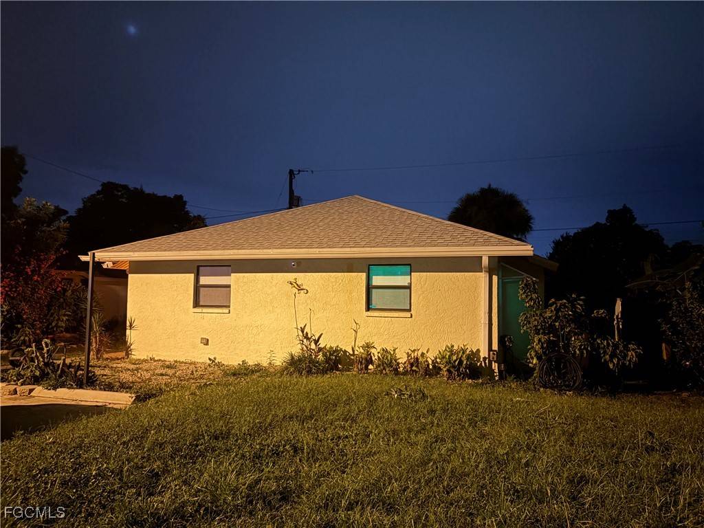 North Fort Myers, FL 33917,300-302 Hubbard AVE