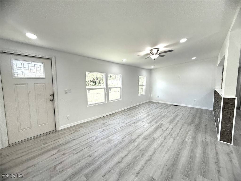 North Fort Myers, FL 33917,1982 Laurel LN