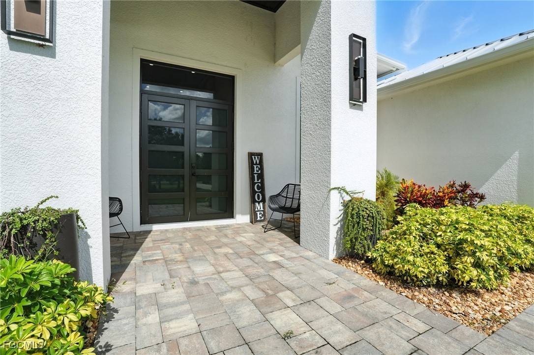 Naples, FL 34117,709 15th ST SW