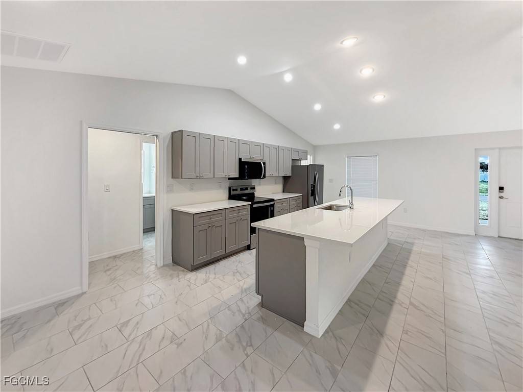 Cape Coral, FL 33909,1423 NE 32nd LN