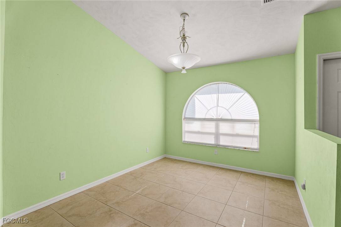 Cape Coral, FL 33990,824 SE 3rd PL