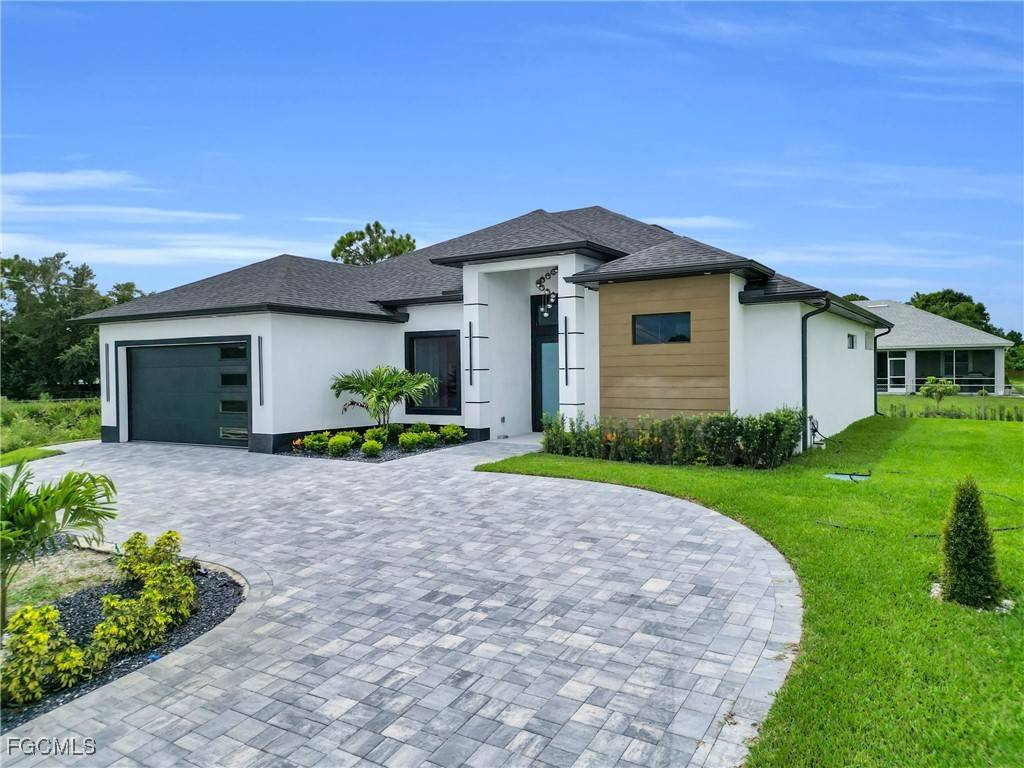 Lehigh Acres, FL 33971,911 Sara AVE N