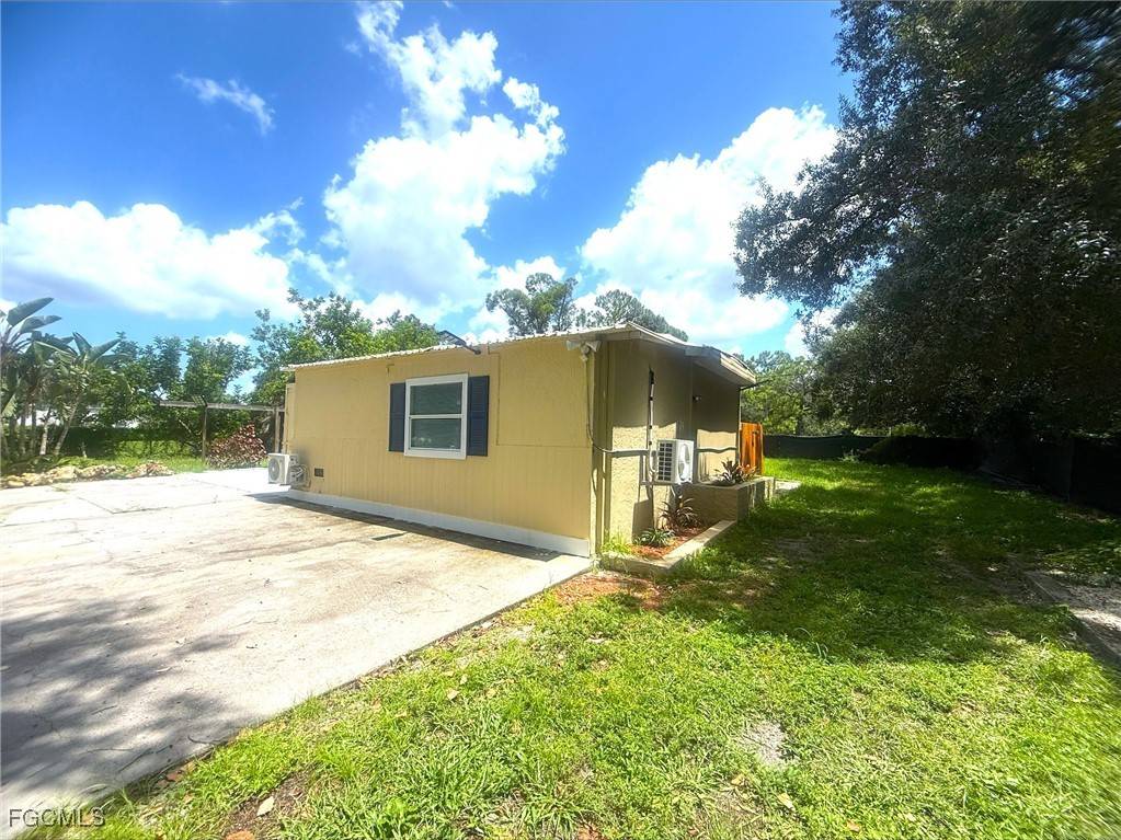 North Fort Myers, FL 33917,8239 Suncoast DR