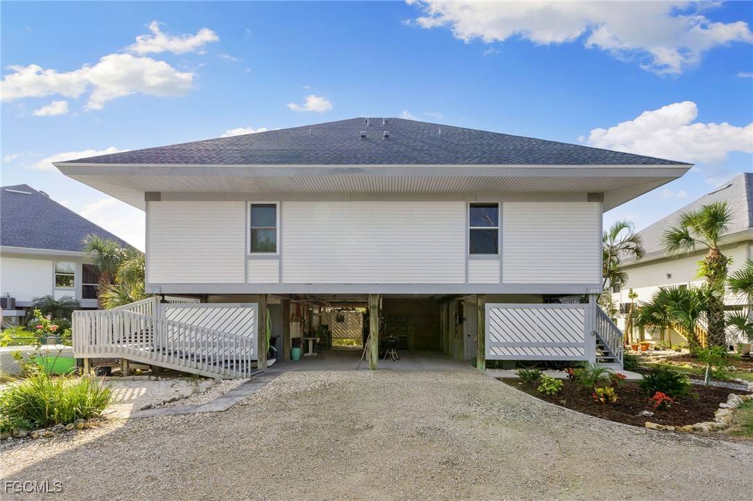 Sanibel, FL 33957,1039 Beach RD #104