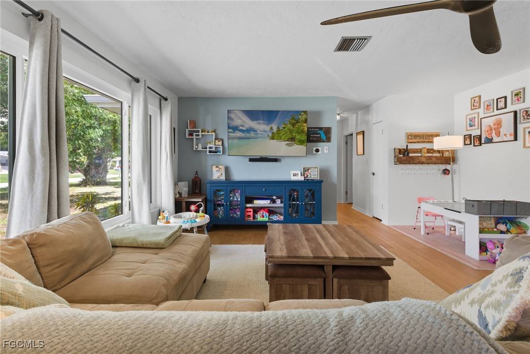 Fort Myers, FL 33919,1420 Mandel RD