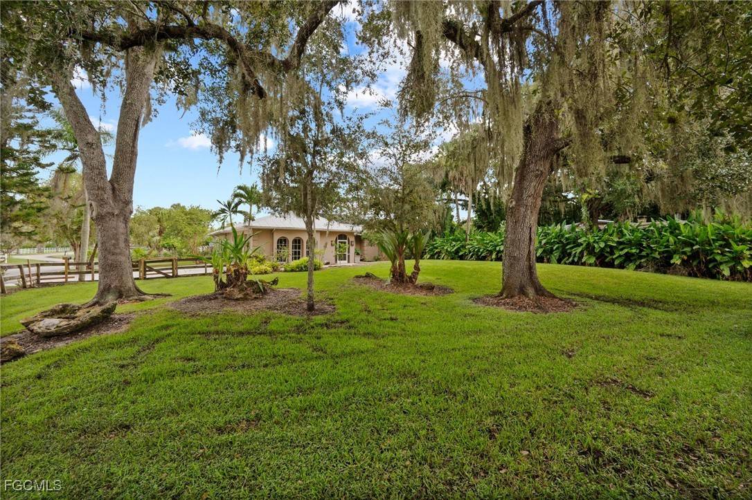 Alva, FL 33920,1981 Carbonata DR