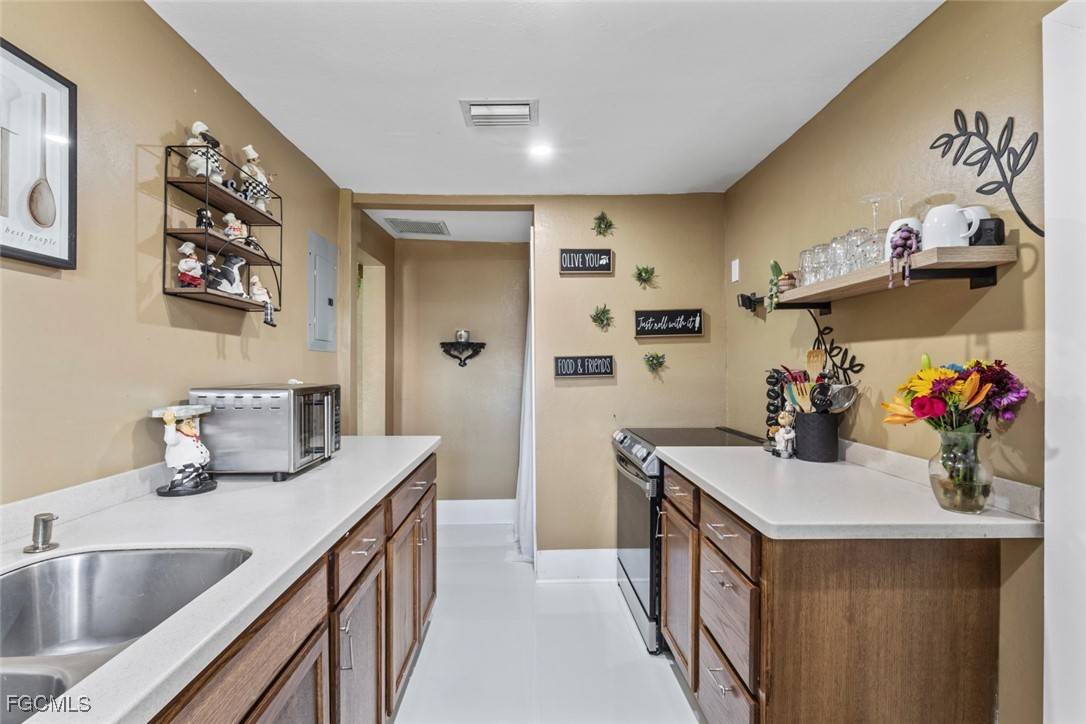 North Fort Myers, FL 33903,26 Cypress ST