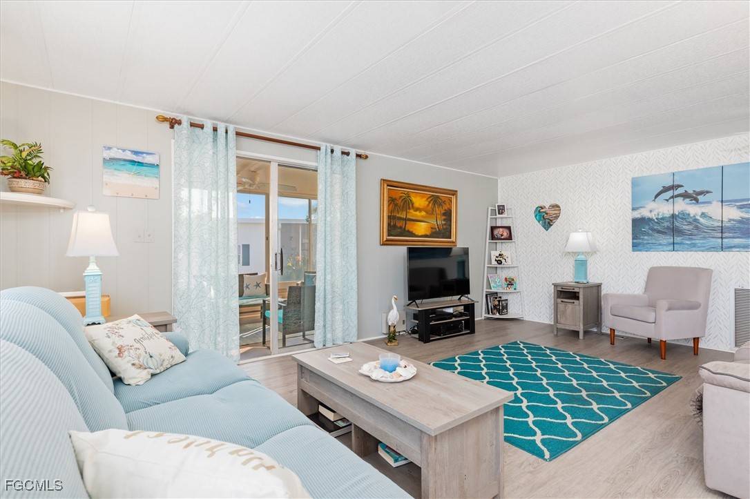 North Fort Myers, FL 33903,511 Crampton LN