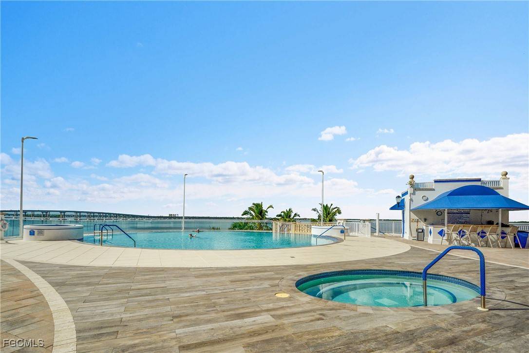 Fort Myers, FL 33916,2743 1st ST #1006