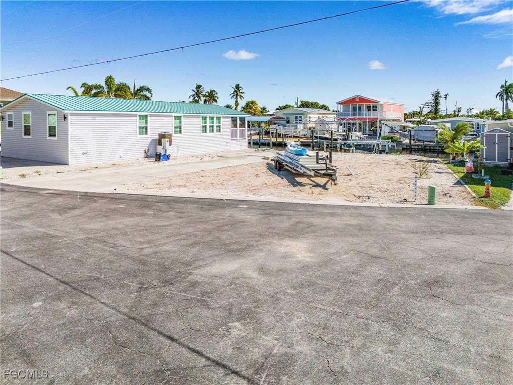 St James City, FL 33956,2910 BINNACLE LN