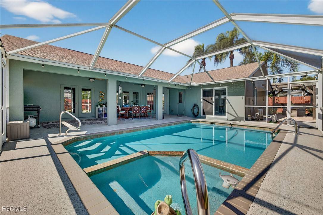 Cape Coral, FL 33990,127 SE 21st AVE