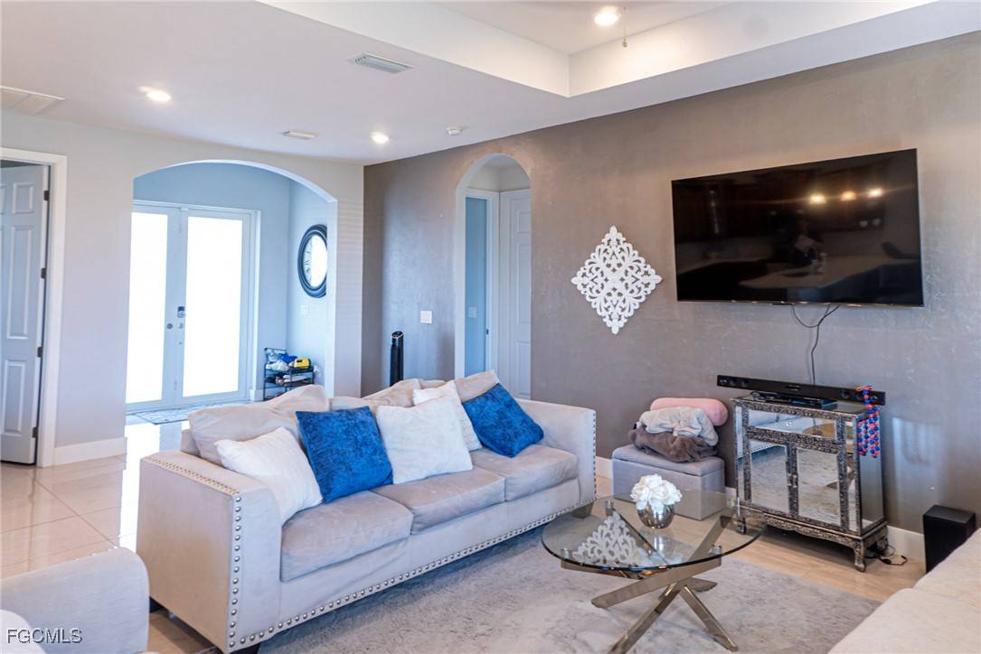 Cape Coral, FL 33993,Address not disclosed