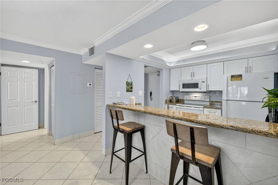 Sanibel, FL 33957,1501 Middle Gulf DR #305F