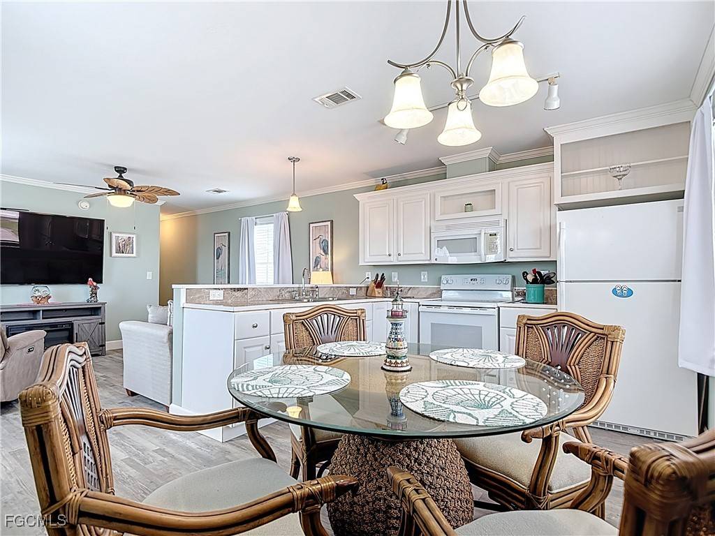 Fort Myers Beach, FL 33931,16 Helen LN