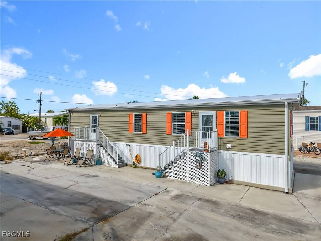 Fort Myers Beach, FL 33931,16 Helen LN