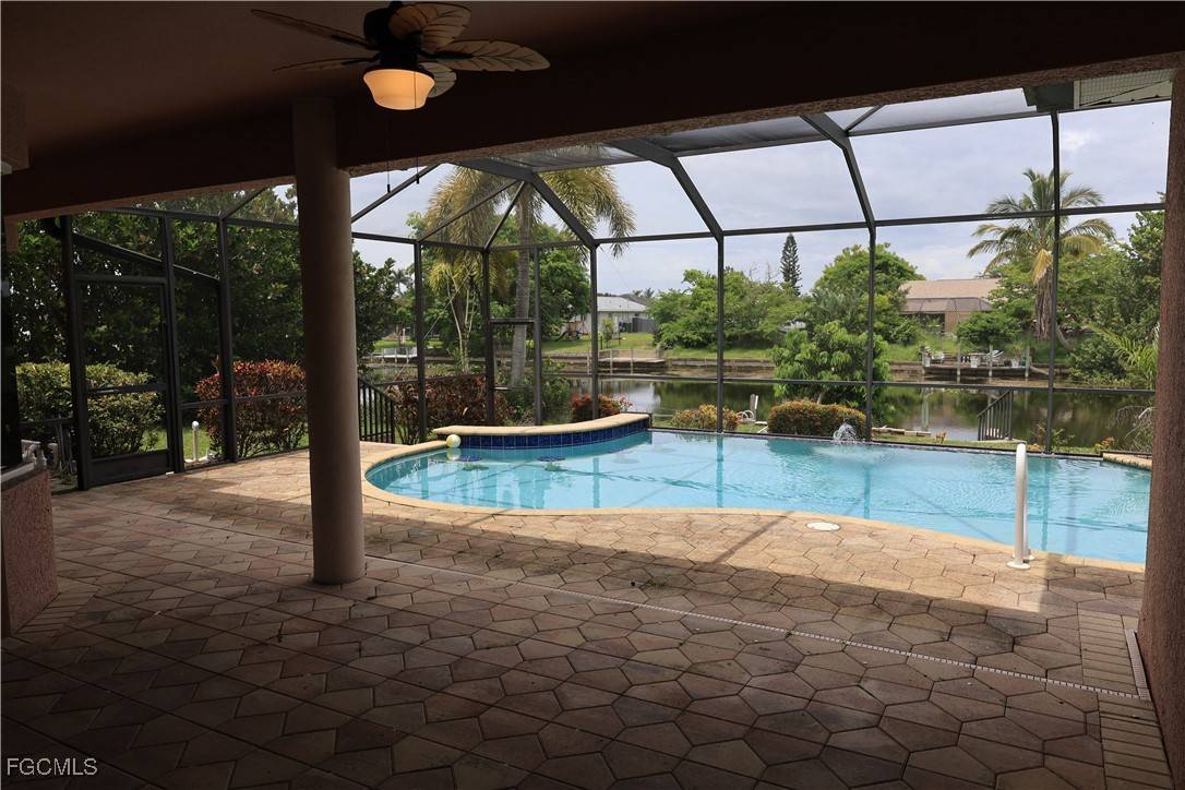 Cape Coral, FL 33990,325 SE 21st ST