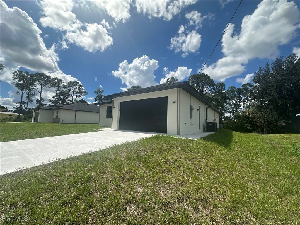 Lehigh Acres, FL 33974,574 Cypress AVE S
