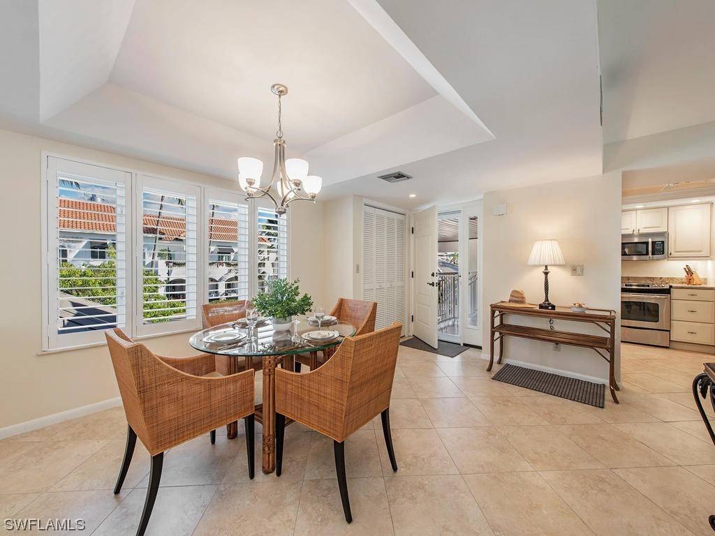 Naples, FL 34102,295 5th AVE S