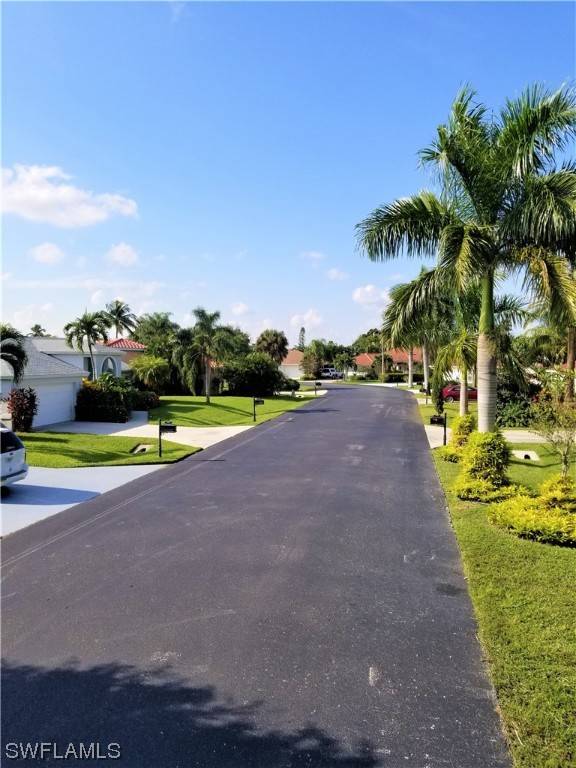 Naples, FL 34104,1070 Moon Lake DR