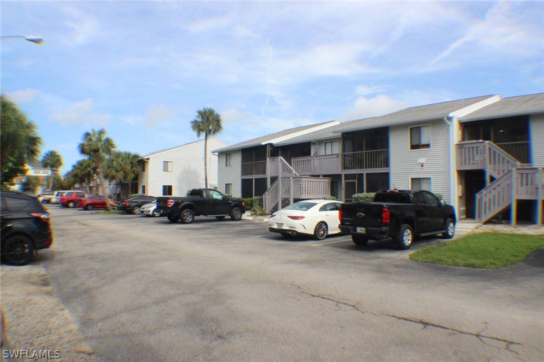 North Fort Myers, FL 33903,1051 Palm AVE #114