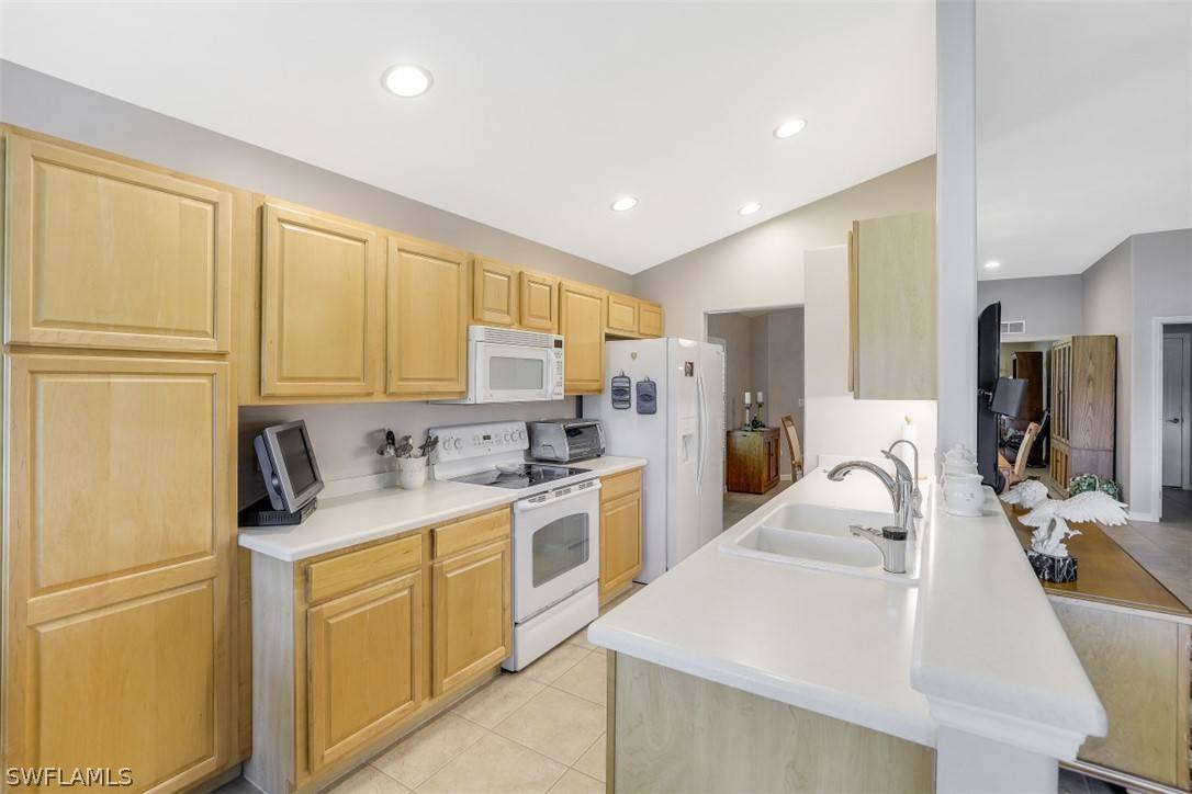 Cape Coral, FL 33991,2472 Belleville CT