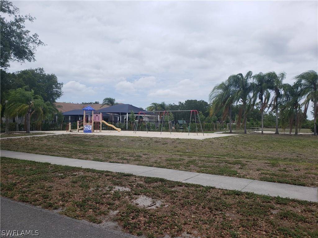 Immokalee, FL 34142,1332 Reflections LN #50-8