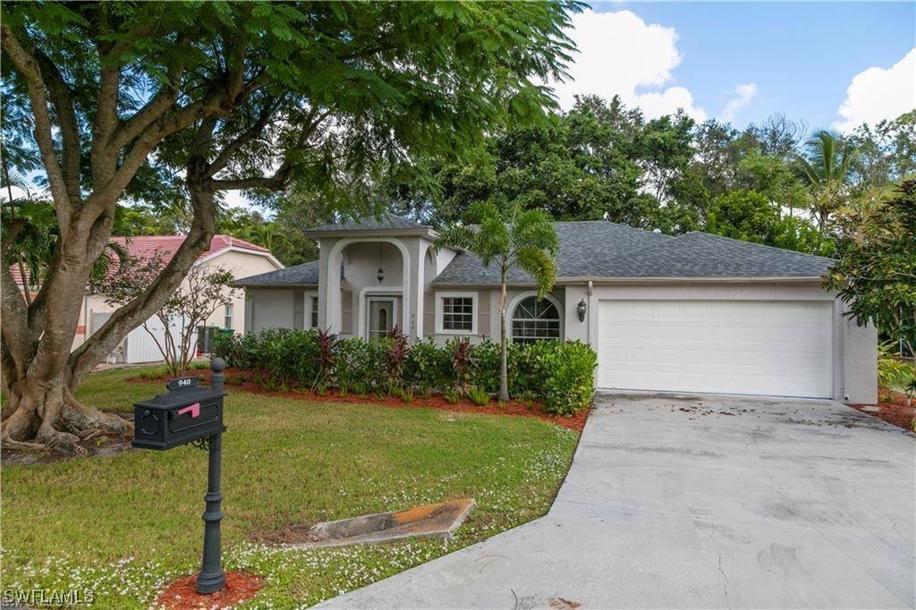 Naples, FL 34104,940 Moon Lake DR