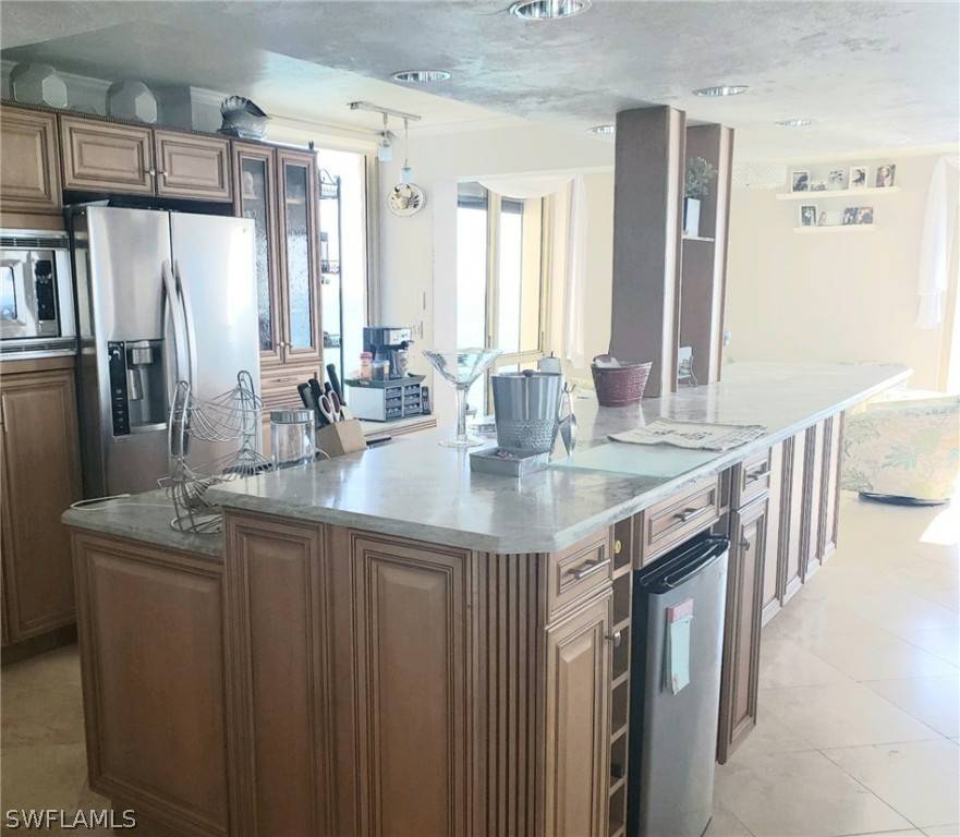 Naples, FL 34103,4001 Gulf Shore BLVD N #906